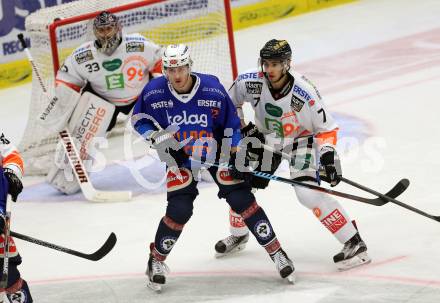 EBEL. Eishockey Bundesliga. EC VSV gegen Moser Medical Graz 99ers.  Adis Alagic, (VSV), Corin Konradsheim, Thomas Hoeneckl (Graz). Villach, am 30.10.2015.
Foto: Kuess 


---
pressefotos, pressefotografie, kuess, qs, qspictures, sport, bild, bilder, bilddatenbank