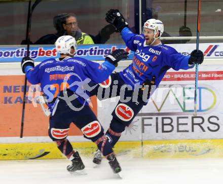 EBEL. Eishockey Bundesliga. EC VSV gegen Moser Medical Graz 99ers.  Torjubel Rick Schofield, Nico Brunner (VSV). Villach, am 30.10.2015.
Foto: Kuess 


---
pressefotos, pressefotografie, kuess, qs, qspictures, sport, bild, bilder, bilddatenbank