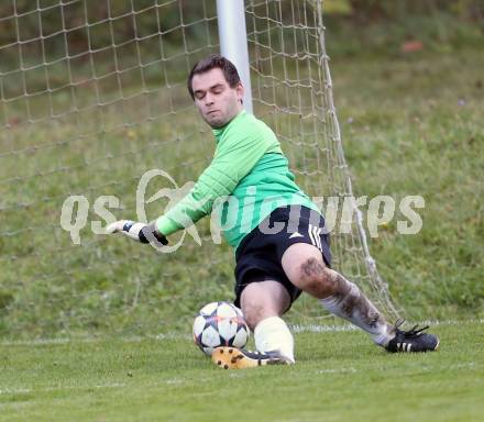 Fussball. 1. Klasse D. Eisenkappel gegen Bad St. Leonhard. Lukas Hartl (Bad St. Leonhard). Eisenkappel, 26.10.2015.
Foto: Kuess
---
pressefotos, pressefotografie, kuess, qs, qspictures, sport, bild, bilder, bilddatenbank