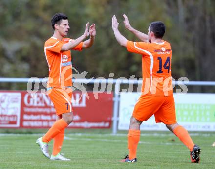 Fussball. 1. Klasse D. Eisenkappel gegen Bad St. Leonhard. Torjubel Denis Kujundzic, Luka Lazanski (Eisenkappel). Eisenkappel, 26.10.2015.
Foto: Kuess
---
pressefotos, pressefotografie, kuess, qs, qspictures, sport, bild, bilder, bilddatenbank