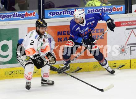 EBEL. Eishockey Bundesliga. EC VSV gegen Moser Medical Graz 99ers.  Mark Santorelli, (VSV), Kevin Mitchell (Graz). Villach, am 30.10.2015.
Foto: Kuess 


---
pressefotos, pressefotografie, kuess, qs, qspictures, sport, bild, bilder, bilddatenbank