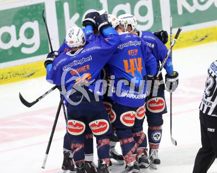 EBEL. Eishockey Bundesliga. EC VSV gegen Moser Medical Graz 99ers.  Torjubel Valentin Leiler, Patrick Platzer, Mark Santorelli, Matt Kelly (VSV). Villach, am 30.10.2015.
Foto: Kuess 


---
pressefotos, pressefotografie, kuess, qs, qspictures, sport, bild, bilder, bilddatenbank