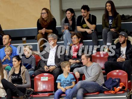 Basketball 2. Bundesliga 2015/16 Grunddurchgang 7.Runde.  Woerthersee Piraten gegen Basket Flames.  Fans. Unter den Zuschauern Landeshauptmann Peter Kaiser. Klagenfurt, am 31.10.2015.
Foto: Kuess
---
pressefotos, pressefotografie, kuess, qs, qspictures, sport, bild, bilder, bilddatenbank