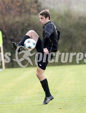 Fussball. Kaerntner Liga. Koettmannsdorf gegen Spittal/Drau. Stephan Borovnik (Koettmannsdorf), Koettmannsdorf, 31.10.2015.
Foto: Kuess
---
pressefotos, pressefotografie, kuess, qs, qspictures, sport, bild, bilder, bilddatenbank