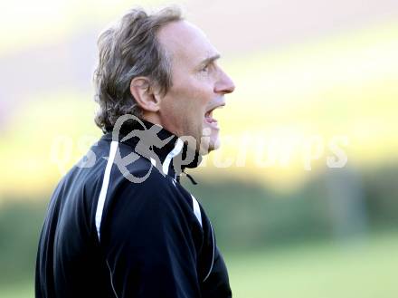 Fussball. Kaerntner Liga. Koettmannsdorf gegen Spittal/Drau. Trainer Mario Brenter (Spittal/Drau), Koettmannsdorf, 31.10.2015.
Foto: Kuess
---
pressefotos, pressefotografie, kuess, qs, qspictures, sport, bild, bilder, bilddatenbank