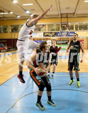 Basketball 2. Bundesliga 2015/16 Grunddurchgang 7.Runde.  Woerthersee Piraten gegen Basket Flames. Tim HUber,  (Woerthersee Piraten), Florian Poecksteiner (Basket Flames). Klagenfurt, am 31.10.2015.
Foto: Kuess
---
pressefotos, pressefotografie, kuess, qs, qspictures, sport, bild, bilder, bilddatenbank