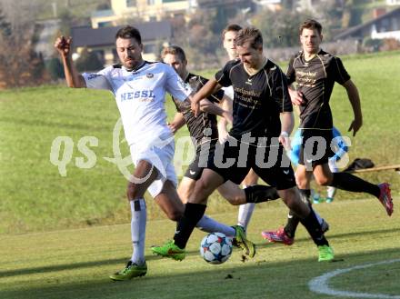 Fussball. Kaerntner Liga. Koettmannsdorf gegen Spittal/Drau. Peter Pucker (Koettmannsdorf), Dejan Kecanovic (Spittal/Drau), Koettmannsdorf, 31.10.2015.
Foto: Kuess
---
pressefotos, pressefotografie, kuess, qs, qspictures, sport, bild, bilder, bilddatenbank