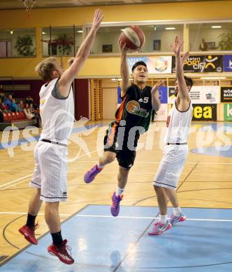 Basketball 2. Bundesliga 2015/16 Grunddurchgang 7.Runde.  Woerthersee Piraten gegen Basket Flames. Tim HUber, Edgar Allesch,  (Woerthersee Piraten), Mustafa Hassan Zaden (Basket Flames). Klagenfurt, am 31.10.2015.
Foto: Kuess
---
pressefotos, pressefotografie, kuess, qs, qspictures, sport, bild, bilder, bilddatenbank