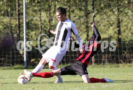 Fussball 1. KLasse C. Sirnitz gegen ASK. Michael Golznig,  (Sirnitz), Salih Alic (ASK). Sirnitz, am 31.10.2015.
Foto: Kuess
---
pressefotos, pressefotografie, kuess, qs, qspictures, sport, bild, bilder, bilddatenbank