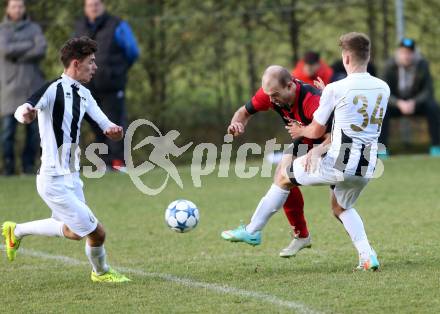 Fussball 1. KLasse C. Sirnitz gegen ASK. Markus Struckl, (Sirnitz), Thomas Petz, Thomas Wallner (ASK). Sirnitz, am 31.10.2015.
Foto: Kuess
---
pressefotos, pressefotografie, kuess, qs, qspictures, sport, bild, bilder, bilddatenbank