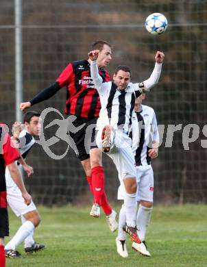 Fussball 1. KLasse C. Sirnitz gegen ASK. Michael Golznig, (Sirnitz), Stefan Gaber (ASK). Sirnitz, am 31.10.2015.
Foto: Kuess
---
pressefotos, pressefotografie, kuess, qs, qspictures, sport, bild, bilder, bilddatenbank