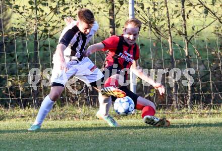 Fussball 1. KLasse C. Sirnitz gegen ASK. Daniel Krassnitzer,  (Sirnitz), Thomas Wallner (ASK). Sirnitz, am 31.10.2015.
Foto: Kuess
---
pressefotos, pressefotografie, kuess, qs, qspictures, sport, bild, bilder, bilddatenbank