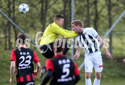 Fussball 1. KLasse C. Sirnitz gegen ASK. Christian Fritzer,  (Sirnitz), Alexander Trampitsch (ASK). Sirnitz, am 31.10.2015.
Foto: Kuess
---
pressefotos, pressefotografie, kuess, qs, qspictures, sport, bild, bilder, bilddatenbank