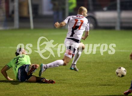 Fussball Kaerntner Liga. SAK gegen Feldkirchen.  Christian Dlopst, (SAK), Sandro Struckl (Feldkirchen). Welzenegg, am 6.11.2015.
Foto: Kuess
---
pressefotos, pressefotografie, kuess, qs, qspictures, sport, bild, bilder, bilddatenbank