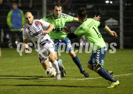 Fussball Kaerntner Liga. SAK gegen Feldkirchen. Christian Dlopst,  (SAK), Sandro Struckl, Mario Antunovic (Feldkirchen). Welzenegg, am 6.11.2015.
Foto: Kuess
---
pressefotos, pressefotografie, kuess, qs, qspictures, sport, bild, bilder, bilddatenbank