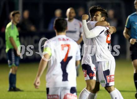 Fussball Kaerntner Liga. SAK gegen Feldkirchen. Torjubel Michael Kirisits, Murat Veliu (SAK). Welzenegg, am 6.11.2015.
Foto: Kuess
---
pressefotos, pressefotografie, kuess, qs, qspictures, sport, bild, bilder, bilddatenbank