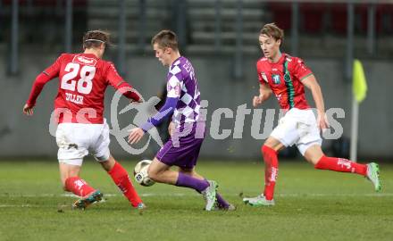 Fussball Sky go Erste Liga. SK Austria Klagenfurt gegen FC Wacker Innsbruck. Patrik Eler,  (Klagenfurt), Sebastian Siller (Innsbruck). Klagenfurt, am 6.11.2015.
Foto: Kuess
---
pressefotos, pressefotografie, kuess, qs, qspictures, sport, bild, bilder, bilddatenbank