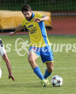 Fussball Kaerntner Liga. Voelkermarkt gegen St. Michael/Lavanttal.  Stephan Baumgartner (St. Michael). Voelkermarkt, am 7.11.2015.
Foto: Kuess
---
pressefotos, pressefotografie, kuess, qs, qspictures, sport, bild, bilder, bilddatenbank