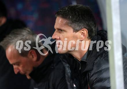 Fussball tipico Bundesliga. RZ Pellets WAC gegen SV Mattersburg.Trainer Dietmar Kuehbauer (WAC). Wolfsberg, am 7.11.2015.
Foto: Kuess
---
pressefotos, pressefotografie, kuess, qs, qspictures, sport, bild, bilder, bilddatenbank