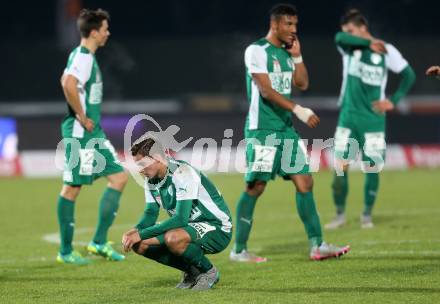 Fussball tipico Bundesliga. RZ Pellets WAC gegen SV Mattersburg. enttaeuschte Spieler (Mattersburg). Wolfsberg, am 7.11.2015.
Foto: Kuess
---
pressefotos, pressefotografie, kuess, qs, qspictures, sport, bild, bilder, bilddatenbank