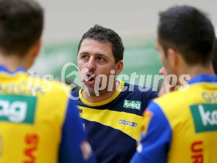 Volleyball. CEV Cup. SK Aich/Dob gegen Hurrikaani Loimaa (FIN). Trainer Hafner Matjaz (Aich/Dob). Bleiburg, 4.11.2015.
Foto: Kuess
---
pressefotos, pressefotografie, kuess, qs, qspictures, sport, bild, bilder, bilddatenbank