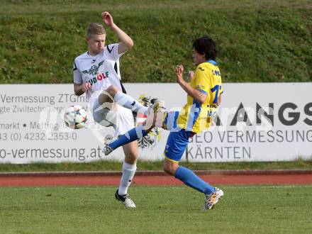 Fussball Kaerntner Liga. Voelkermarkt gegen St. Michael/Lavanttal.  Daniel Ulrich Primusch,  (Voelkermarkt), Mario Ellersdorfer (St. Michael). Voelkermarkt, am 7.11.2015.
Foto: Kuess
---
pressefotos, pressefotografie, kuess, qs, qspictures, sport, bild, bilder, bilddatenbank