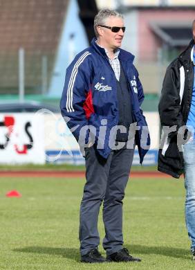 Fussball Kaerntner Liga. Voelkermarkt gegen St. Michael/Lavanttal. Trainer Johann Giovanni Dorner (St. Michael). Voelkermarkt, am 7.11.2015.
Foto: Kuess
---
pressefotos, pressefotografie, kuess, qs, qspictures, sport, bild, bilder, bilddatenbank