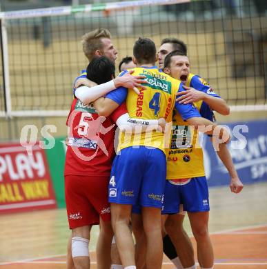 Volleyball. CEV Cup. SK Aich/Dob gegen Hurrikaani Loimaa (FIN).  Jubel (Aich/Dob). Bleiburg, 4.11.2015.
Foto: Kuess
---
pressefotos, pressefotografie, kuess, qs, qspictures, sport, bild, bilder, bilddatenbank