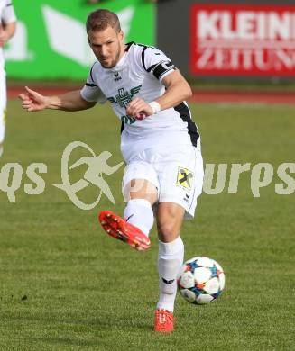 Fussball Kaerntner Liga. Voelkermarkt gegen St. Michael/Lavanttal.  Mario Presterl  (Voelkermarkt). Voelkermarkt, am 7.11.2015.
Foto: Kuess
---
pressefotos, pressefotografie, kuess, qs, qspictures, sport, bild, bilder, bilddatenbank