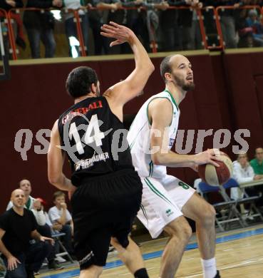 Basketball 2. Bundesliga 2015/16 Grunddurchgang 8.Runde.  KOÅ  Celovec	gegen Mattersburg Rocks. Jakob Strazar (KOS), Michael Mach (Mattersburg). Klagenfurt, am 7.11.2015.
Foto: Kuess
---
pressefotos, pressefotografie, kuess, qs, qspictures, sport, bild, bilder, bilddatenbank