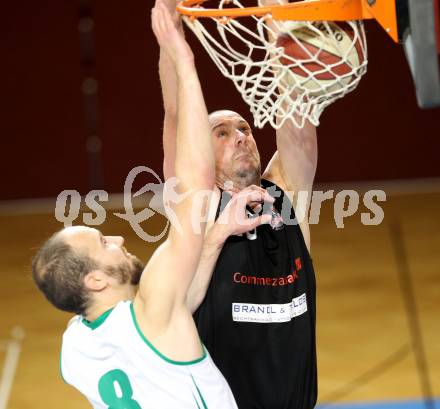 Basketball 2. Bundesliga 2015/16 Grunddurchgang 8.Runde.  KOÅ  Celovec	gegen Mattersburg Rocks.  Jakob Strazar (KOS), Hallet Corey (Mattersburg). Klagenfurt, am 7.11.2015.
Foto: Kuess
---
pressefotos, pressefotografie, kuess, qs, qspictures, sport, bild, bilder, bilddatenbank