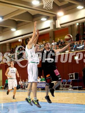 Basketball 2. Bundesliga 2015/16 Grunddurchgang 8.Runde.  KOÅ  Celovec	gegen Mattersburg Rocks. Grega Mali (KOS), David Jandl (Mattersburg). Klagenfurt, am 7.11.2015.
Foto: Kuess
---
pressefotos, pressefotografie, kuess, qs, qspictures, sport, bild, bilder, bilddatenbank