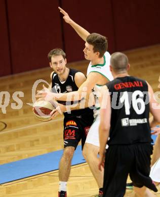 Basketball 2. Bundesliga 2015/16 Grunddurchgang 8.Runde.  KOÅ  Celovec	gegen Mattersburg Rocks. Andi Smrtnik (KOS), Sebastian Gmeiner (Mattersburg). Klagenfurt, am 7.11.2015.
Foto: Kuess
---
pressefotos, pressefotografie, kuess, qs, qspictures, sport, bild, bilder, bilddatenbank