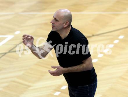 Basketball 2. Bundesliga 2015/16 Grunddurchgang 8.Runde.  KOÅ  Celovec	gegen Mattersburg Rocks. Trainer Rok Zupan (KOS). Klagenfurt, am 7.11.2015.
Foto: Kuess
---
pressefotos, pressefotografie, kuess, qs, qspictures, sport, bild, bilder, bilddatenbank