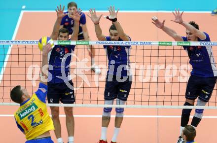 Volleyball BUndesliga. SK Posojilnica Aich/Dob gegen Hypo Tirol VT. Gregor Ropret, Pedro Frances, Stefan Chrtiansky (Tirol). Bleiburg, am 12.11.2015.
Foto: Kuess
---
pressefotos, pressefotografie, kuess, qs, qspictures, sport, bild, bilder, bilddatenbank