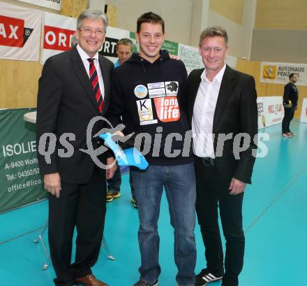 Ehrungen des Kaerntner Volleyballverbandes. Landeshauptmann Peter Kaiser, Simon Fruehbauer, Landessportdirektor Arno Arthofer. Klagenfurt, 12.11.2015.
Foto: Kuess
---
pressefotos, pressefotografie, kuess, qs, qspictures, sport, bild, bilder, bilddatenbank