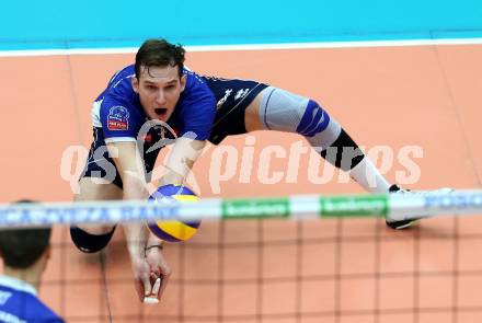 Volleyball BUndesliga. SK Posojilnica Aich/Dob gegen Hypo Tirol VT. Stefan Chrtiansky (Tirol). Bleiburg, am 12.11.2015.
Foto: Kuess
---
pressefotos, pressefotografie, kuess, qs, qspictures, sport, bild, bilder, bilddatenbank