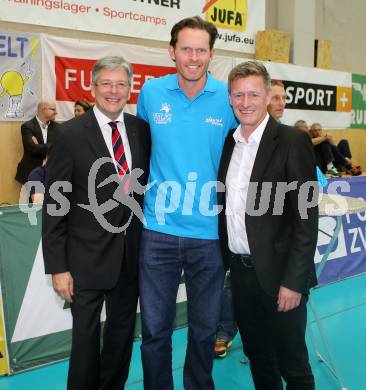 Ehrungen des Kaerntner Volleyballverbandes. Landeshauptmann Peter Kaiser, Trainer Tristan Boyd, Landessportdirektor Arno Arthofer. Klagenfurt, 12.11.2015.
Foto: Kuess
---
pressefotos, pressefotografie, kuess, qs, qspictures, sport, bild, bilder, bilddatenbank