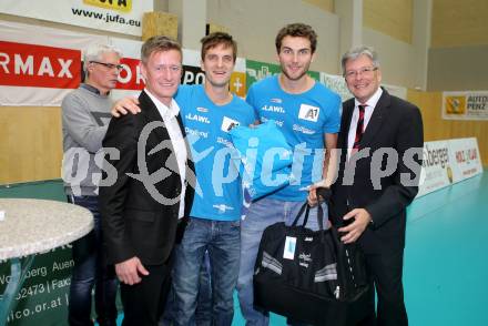 Ehrungen des Kaerntner Volleyballverbandes. Landessportdirektor Arno Arthofer, Alexander Xandi Huber, Robin Seidl, Landeshauptmann Peter Kaiser. Klagenfurt, 12.11.2015.
Foto: Kuess
---
pressefotos, pressefotografie, kuess, qs, qspictures, sport, bild, bilder, bilddatenbank