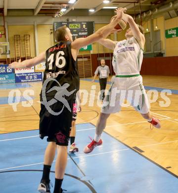 Basketball. OEBV Cup. KOS Celovec gegen BK Mattersburg Rocks. Ziga Erculj,  (KOS), Corey Hallett (Mattersburg). Klagenfurt, am 14.11.2015.
Foto: Kuess
---
pressefotos, pressefotografie, kuess, qs, qspictures, sport, bild, bilder, bilddatenbank