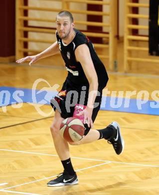 Basketball. OEBV Cup. KOS Celovec gegen BK Mattersburg Rocks. Corey Hallett (Mattersburg). Klagenfurt, am 14.11.2015.
Foto: Kuess
---
pressefotos, pressefotografie, kuess, qs, qspictures, sport, bild, bilder, bilddatenbank