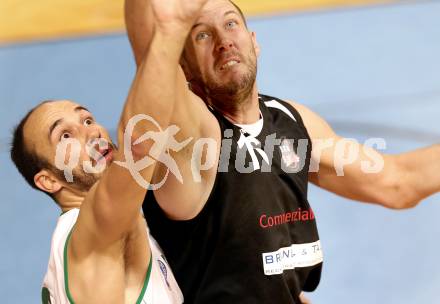 Basketball. OEBV Cup. KOS Celovec gegen BK Mattersburg Rocks. Jakob Strazar, (KOS), Corey Hallett  (Mattersburg). Klagenfurt, am 14.11.2015.
Foto: Kuess
---
pressefotos, pressefotografie, kuess, qs, qspictures, sport, bild, bilder, bilddatenbank