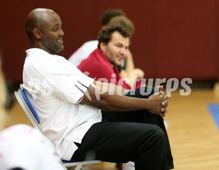 Basketball. OEBV Cup. KOS Celovec gegen BK Mattersburg Rocks. Trainer Williams James (Mattersburg). Klagenfurt, am 14.11.2015.
Foto: Kuess
---
pressefotos, pressefotografie, kuess, qs, qspictures, sport, bild, bilder, bilddatenbank