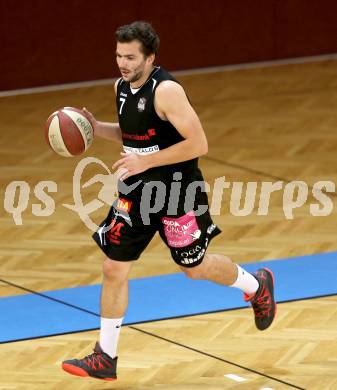 Basketball. OEBV Cup. KOS Celovec gegen BK Mattersburg Rocks.  Hannes Artner (Mattersburg). Klagenfurt, am 14.11.2015.
Foto: Kuess
---
pressefotos, pressefotografie, kuess, qs, qspictures, sport, bild, bilder, bilddatenbank