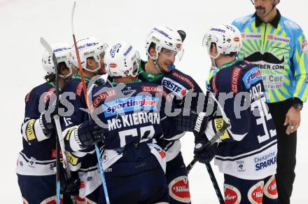 EBEL. Eishockey Bundesliga. EC VSV gegen UPC Vienna Capitals. Torjubel Stefan Bacher, Ryan McKiernan, Patrick Platzer, Brock McBride, Daniel Nageler (VSV). Villach, am 17.11.2015.
Foto: Kuess 


---
pressefotos, pressefotografie, kuess, qs, qspictures, sport, bild, bilder, bilddatenbank