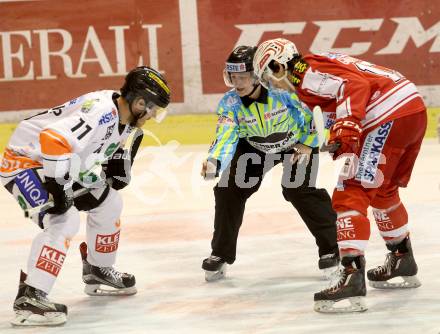 EBEL. Eishockey Bundesliga. KAC gegen 	Moser Medical Graz 99ers. Manuel Ganahl,  (KAC), Jonas Almtorp, (Graz),  Lineswoman Bettina Angerer. Klagenfurt, am 17.11.2015.
Foto: Kuess

---
pressefotos, pressefotografie, kuess, qs, qspictures, sport, bild, bilder, bilddatenbank