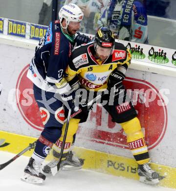 EBEL. Eishockey Bundesliga. EC VSV gegen UPC Vienna Capitals. Markus Schlacher, (VSV), Danny Bois  (Caps). Villach, am 17.11.2015.
Foto: Kuess 


---
pressefotos, pressefotografie, kuess, qs, qspictures, sport, bild, bilder, bilddatenbank