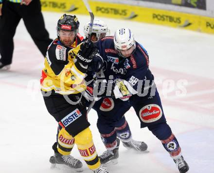 EBEL. Eishockey Bundesliga. EC VSV gegen UPC Vienna Capitals. Ryan McKiernan,  (VSV), Jonathan Ferland (Caps). Villach, am 17.11.2015.
Foto: Kuess 


---
pressefotos, pressefotografie, kuess, qs, qspictures, sport, bild, bilder, bilddatenbank