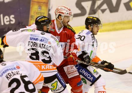 EBEL. Eishockey Bundesliga. KAC gegen 	Moser Medical Graz 99ers. Jean Francois Jacques,  (KAC), Matthew Fornataro (Graz). Klagenfurt, am 17.11.2015.
Foto: Kuess

---
pressefotos, pressefotografie, kuess, qs, qspictures, sport, bild, bilder, bilddatenbank