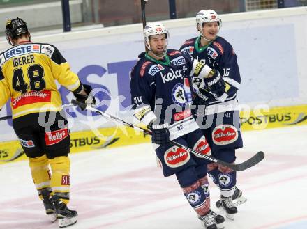 EBEL. Eishockey Bundesliga. EC VSV gegen UPC Vienna Capitals. Torjubel Daniel Nageler, Matt Kelly (VSV). Villach, am 17.11.2015.
Foto: Kuess 


---
pressefotos, pressefotografie, kuess, qs, qspictures, sport, bild, bilder, bilddatenbank